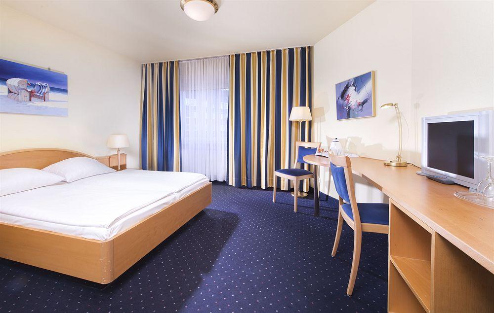 Hotel Tryp By Wyndham Luebeck Aquamarin Esterno foto