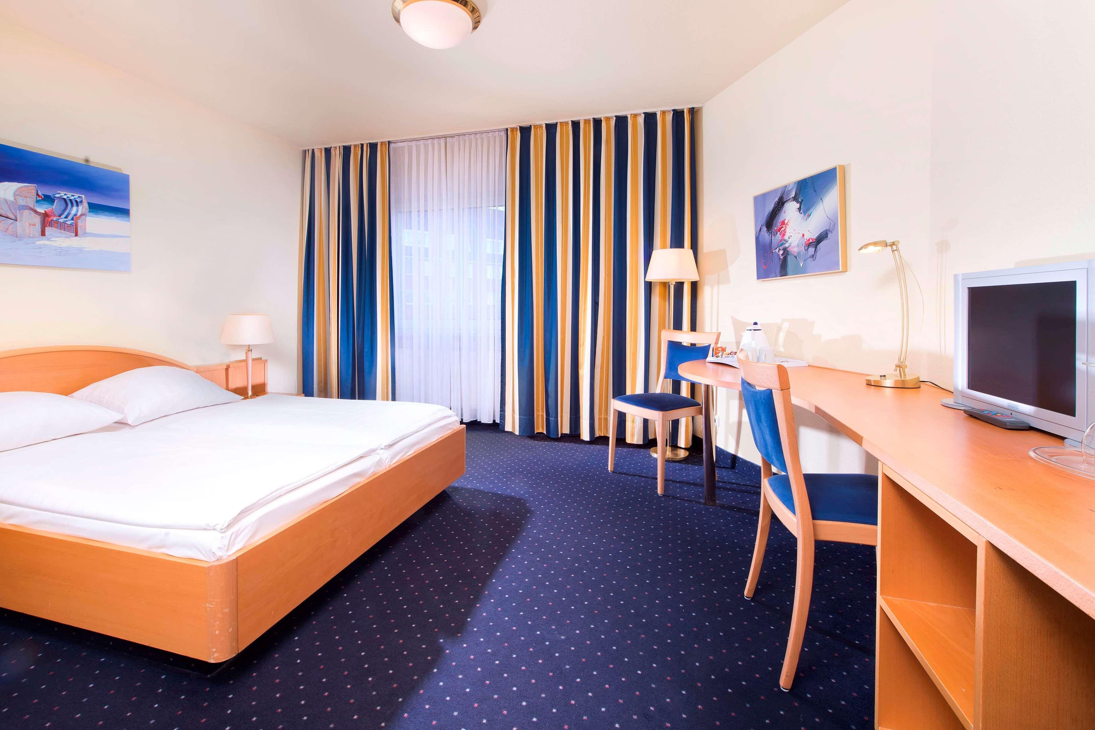 Hotel Tryp By Wyndham Luebeck Aquamarin Esterno foto