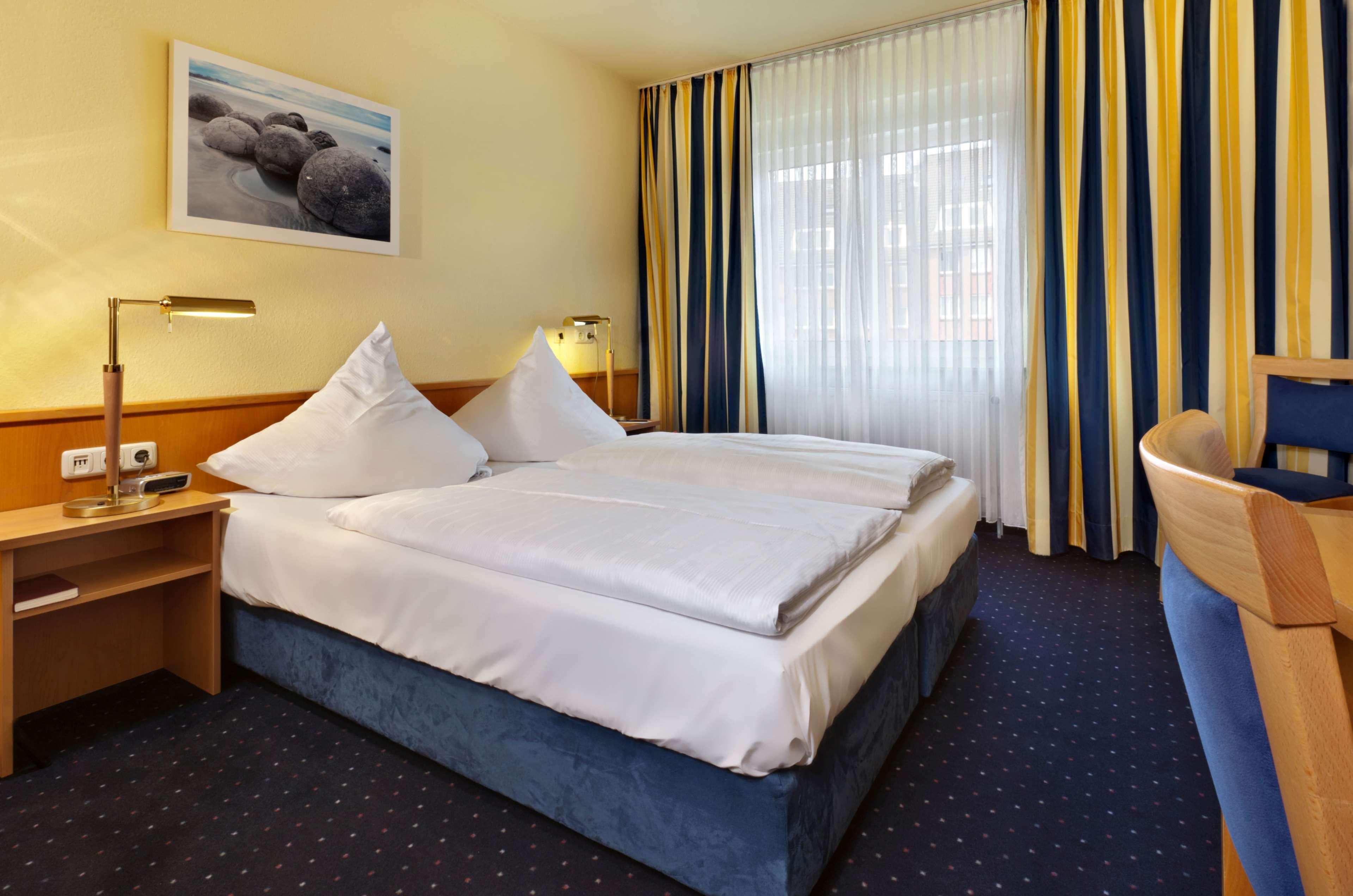 Hotel Tryp By Wyndham Luebeck Aquamarin Esterno foto