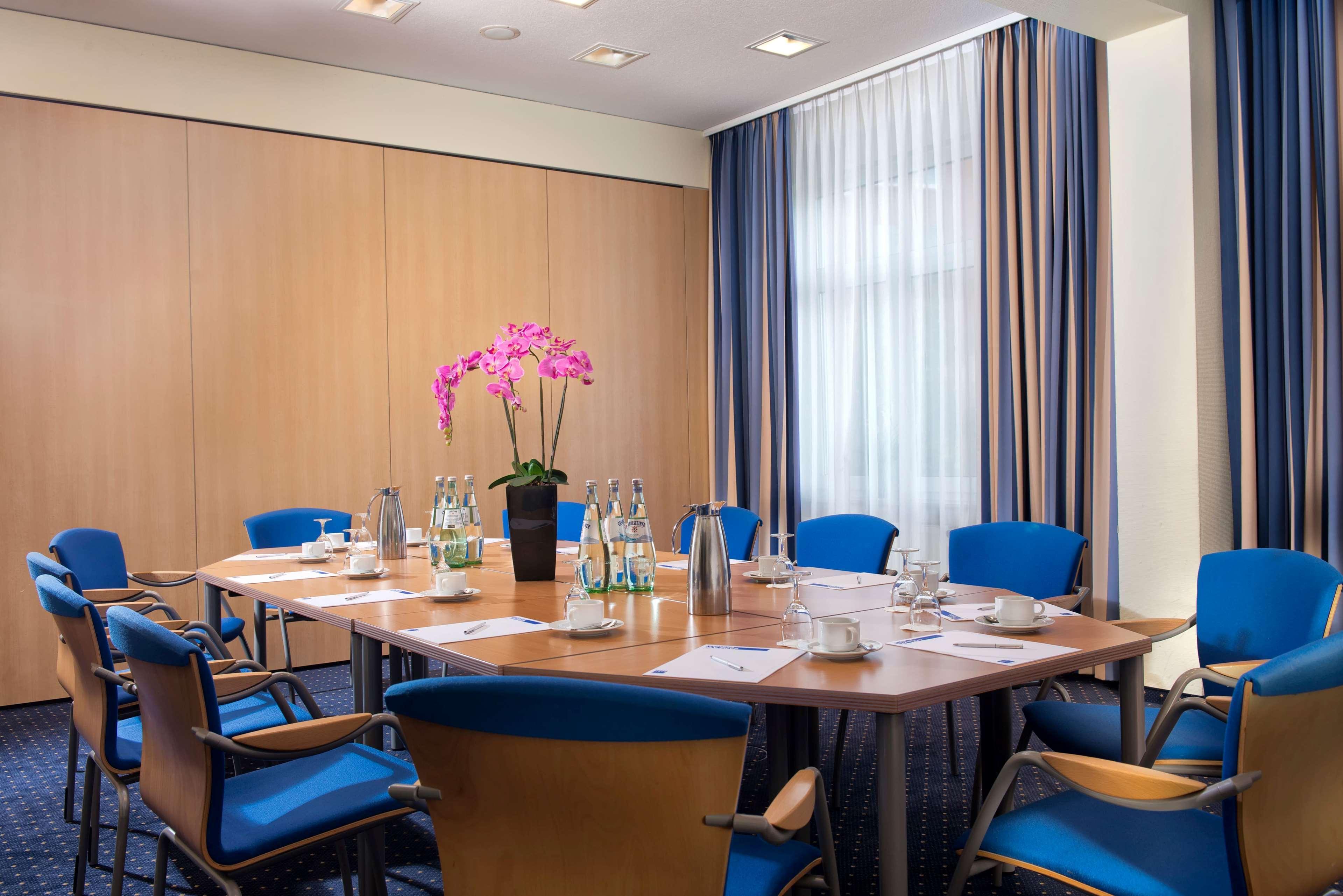 Hotel Tryp By Wyndham Luebeck Aquamarin Esterno foto