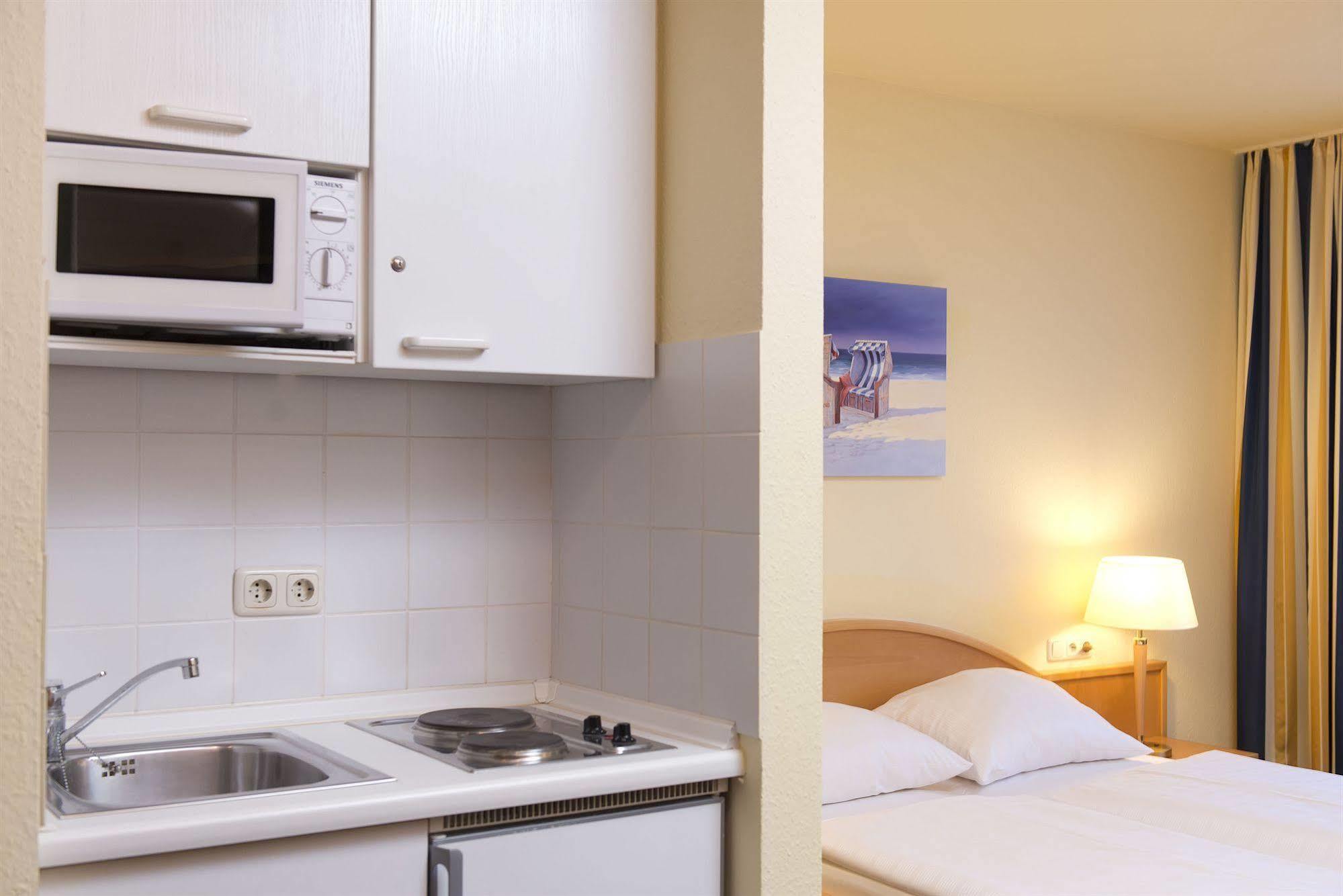 Hotel Tryp By Wyndham Luebeck Aquamarin Esterno foto