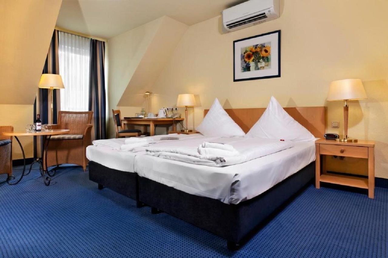 Hotel Tryp By Wyndham Luebeck Aquamarin Esterno foto
