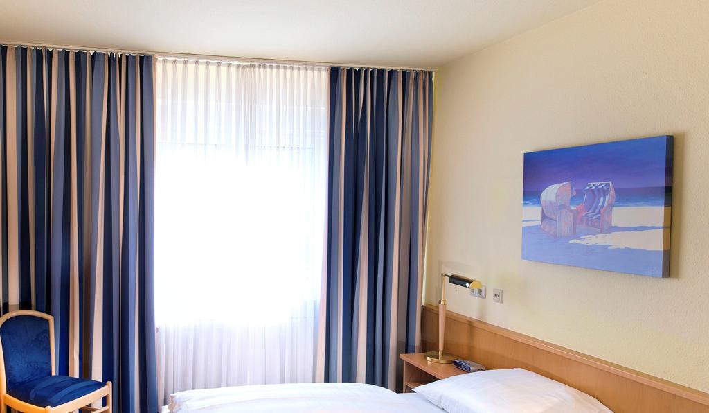 Hotel Tryp By Wyndham Luebeck Aquamarin Camera foto